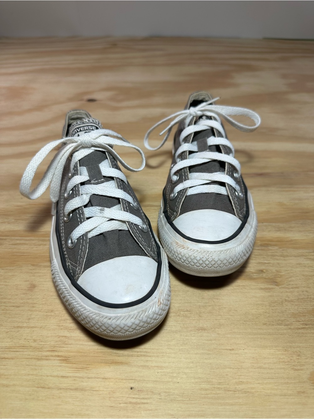 Converse Chuck Taylor All Star Low Top Charcoal Grey Sneakers Mens 4 / Womens 6